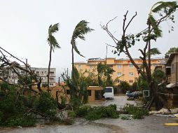 El Gobierno prohibió las actividades marítimas en las regiones bajo alerta ante la peligrosidad de los fuertes oleajes.