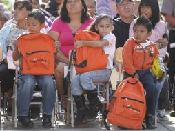 Tlajomulco, al inicio del actual ciclo escolar, entregó 94 mil paquetes de útiles a alumnos de escuelas del municipio. ARCHIVO  /