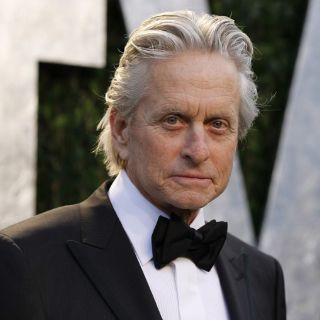 Michael Douglas celebra cumpleaños con filme en puerta