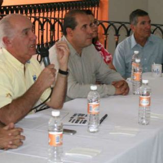 Presidentes municipales electos visitan organismo operador de Magdalena