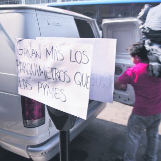 Comerciantes de Medrano denuncian abusos con parquímetros