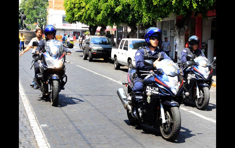 En Guadalajara sólo 800 policías están en proceso de evaluación y están pagados los exámenes de otros 900. ARCHIVO  /