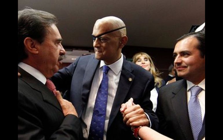 Actores políticos hicieron uso de sus redes sociales para hacer públicas sus condolencias ante la muerte de Alonso Lujambio. ARCHIVO  /