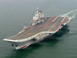 China anunció el martes la entrada en servicio de su primer portaaviones, extendiendo su poderío naval. AP  /
