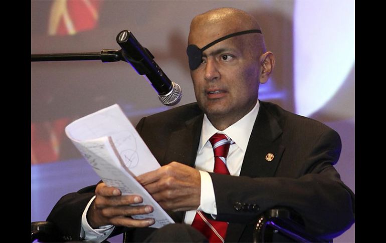 Se espera que el cuerpo de Alonso Lujambio sea trasladado al Senado desde las 13:30 horas. ARCHIVO  /