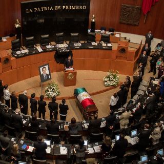 Rinden senadores homenaje a Alonso Lujambio