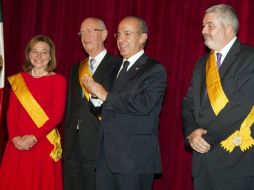 Calderón condecora a Susan Segal, Klaus Schwab y Magdy Martínez Solimán. EFE  /