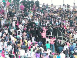 El domingo pasado, elementos de seguridad privada del Omnilife se metieron a la barra de Pumas para retirar a unos de sus integrantes.  /