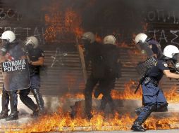 Las manifestaciones en Atenas y Salónica reunieron a 52 mil personas, según la policía. AP  /