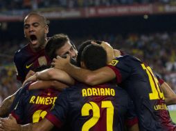 A la entrega asistieron todos los jugadores del primer equipo, incluido el mexicano Jonathan dos Santos. ARCHIVO  /