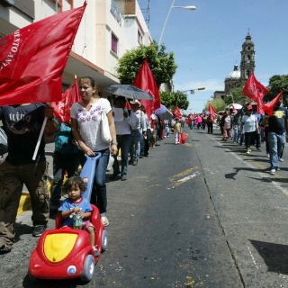 Antorchistas marcha por Centro tapatío