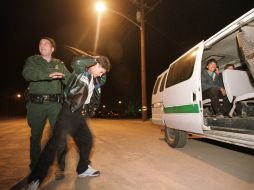 Las autoridades podrán revisar documentos de las personas detenidas bajo sospecha razonable a discreción de cada policía. ARCHIVO  /