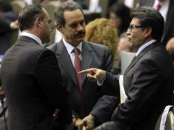 Bueno Torio -en el centro- defendió el dictamen. ARCHIVO  /