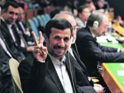 El mandatario iraní Mahmoud Ahmadinejad se vio sonriente después de fijar su postura en la asamblea de la ONU. AP  /