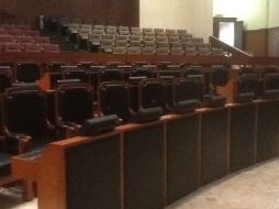 Así luce el Pleno del Legislativo local sin los diputados, tras la suspensión de la sesión.  /
