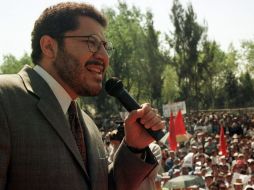 Martí Batres, diputado del Partido de la Revolución Democrática (PRD), chocó contra un cristal. ARCHIVO  /