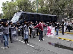 Estudiantes y trabajadores se manifestaron en la Cámara de Diputados contra la Reforma Laboral. EL UNIVERSAL  /