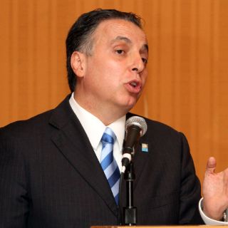 Ferrari busca evitar colusión entre productores de leche