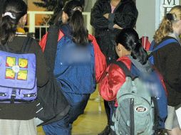 Las mochilas serán distribuidas en colonias como Miravalle, Oblatos y Santa Fe. ARCHIVO  /