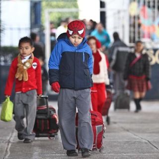 SEP rechaza mochilas transparentes