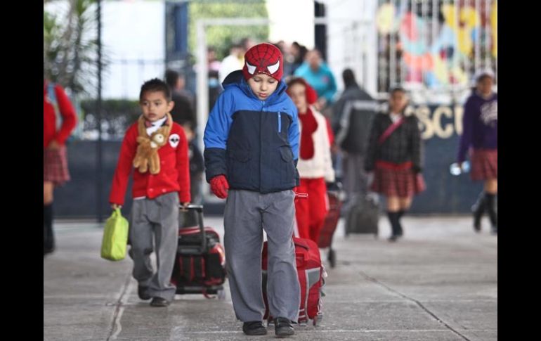 La entrega de mochilas transparentes según el Secretario de Educación en Jalisco serán entregadas a partir de octubre. ARCHIVO  /