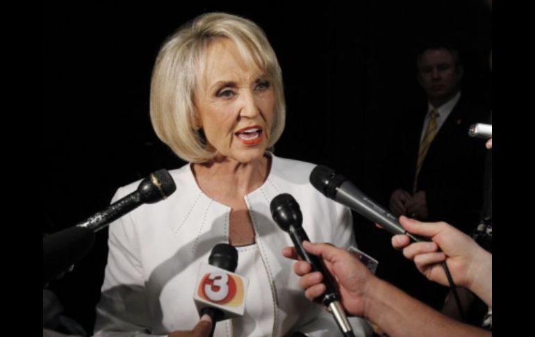 La gobernadora de Arizona, Jan Brewer, planea apelar el fallo que impide aplicar partes de la SB1070. ARCHIVO  /
