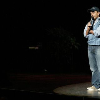 Adal Ramones hace documental sobre su gira de monólogos