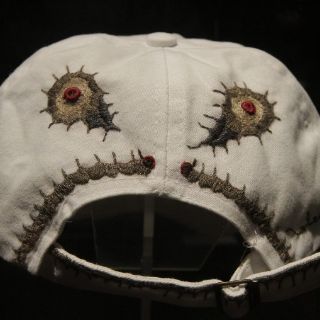 Crea Francisco Toledo arte en gorras para apoyar niños con cáncer