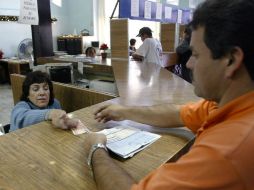 Los morosos en el pago del impuesto, de años anteriores deberán cumplir con éstos, advirtió la Sefin. ARCHIVO  /