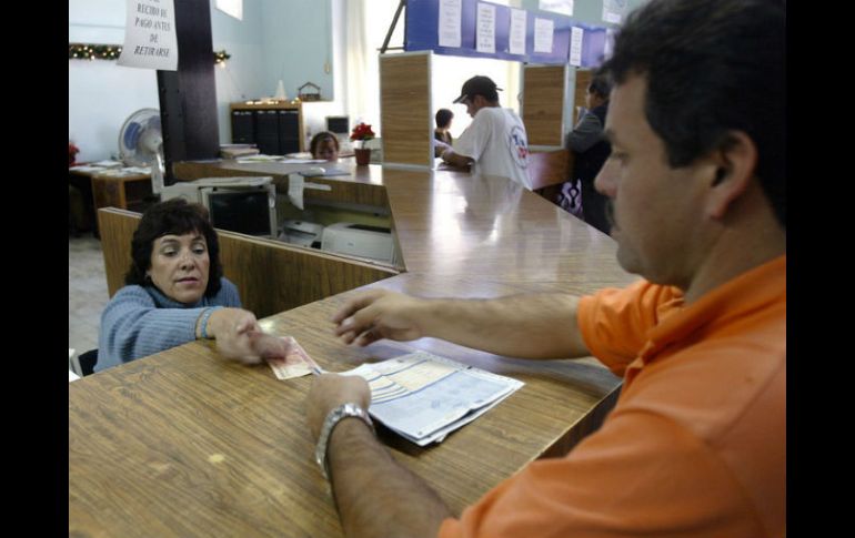 Los morosos en el pago del impuesto, de años anteriores deberán cumplir con éstos, advirtió la Sefin. ARCHIVO  /