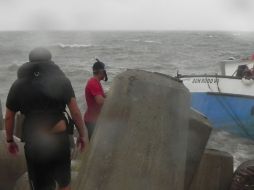 La tormenta tropical Norman azota Mazatlán, Sinaloa. EFE  /