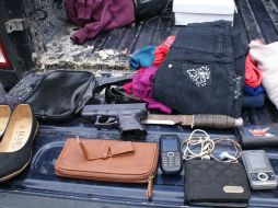 En la imagen varias pertenecias recuperadas de los pasajeros. ESPECIAL  /
