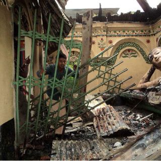 Musulmanes atacan varios templos budistas en Bangladesh