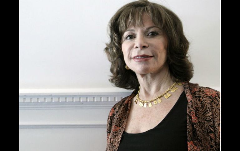 La autora de 'La casa de los espíritus' agradeció el galardón, que calificó de uno de los más 'significativos' que ha recibido. ARCHIVO  /