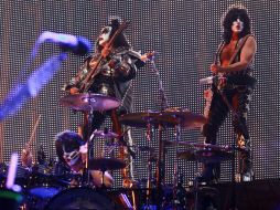 Finalmente, Kiss se despidió de su público mexicano con los himnos de 'I Was Made For Lovin' You' y 'Rock and roll all nite'. ARCHIVO  /
