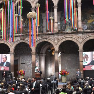 Calderón asiste a desfile militar en Morelia