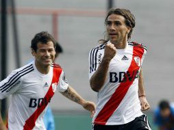 Leonardo Ponzio (der.) festeja el primer gol del partido para el River Plate. MEXSPORT  /