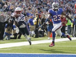Brandon Loyd (85) atrapa un pase para anotación durante el juego. AP  /