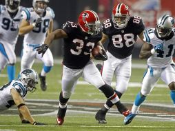 Tucker (33) tuvo una buena actuación en al ofensiva de Atlanta. AP  /