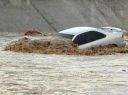 Afecta a alrededor de 80 casas y deja unos 25 vehículos varados. ARCHIVO  /