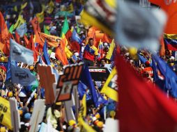 Miles de venezolanos marcharon en Caracas en respaldo a su candidato, Henrique Capriles, principal contrincante de Hugo Chávez. AP  /