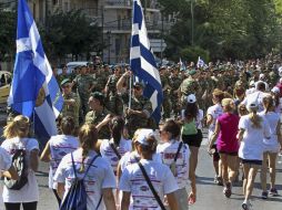 Soldados griegos retirados se manifiestan contra las medidas de austeridad. EFE  /