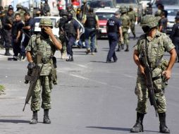 Los presuntos miembros de la célula delictiva iban armados. ARCHIVO  /