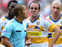 El polémico jugador imitó el 'defecto' facial del árbitro Jorge Tonix. ESPECIAL  /