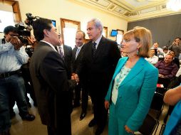 El presidente municipal Ramiro Hernández (i) y el regidor Alberto Cárdenas en la sesión ordinaria del Ayuntamiento de Guadalajara  /