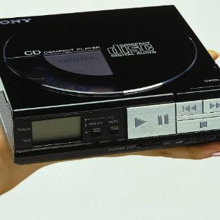El CD, el soporte que metió el sonido digital en casa, cumple 30 años