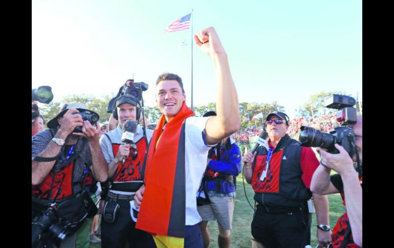 Héroe. Martin Kaymer embocó el putt decisivo en su match ante Steve Stricker, que selló la victoria europea. AP  /