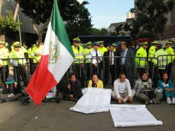 Manifestantes bloquean los accesos al Senado de la República en rechazo a la Reforma Laboral. NOTIMEX  /