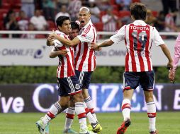 Los jugadores de Chivas celebran el segundo gol del Rebaño en el segundo lapso. MEXSPORT  /