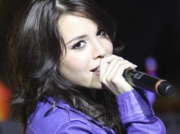 Danna Paola espera ganar en la categoría Mejor Artista Latinoamericano Norte, en los premios MTV EMA 2012. AP  /